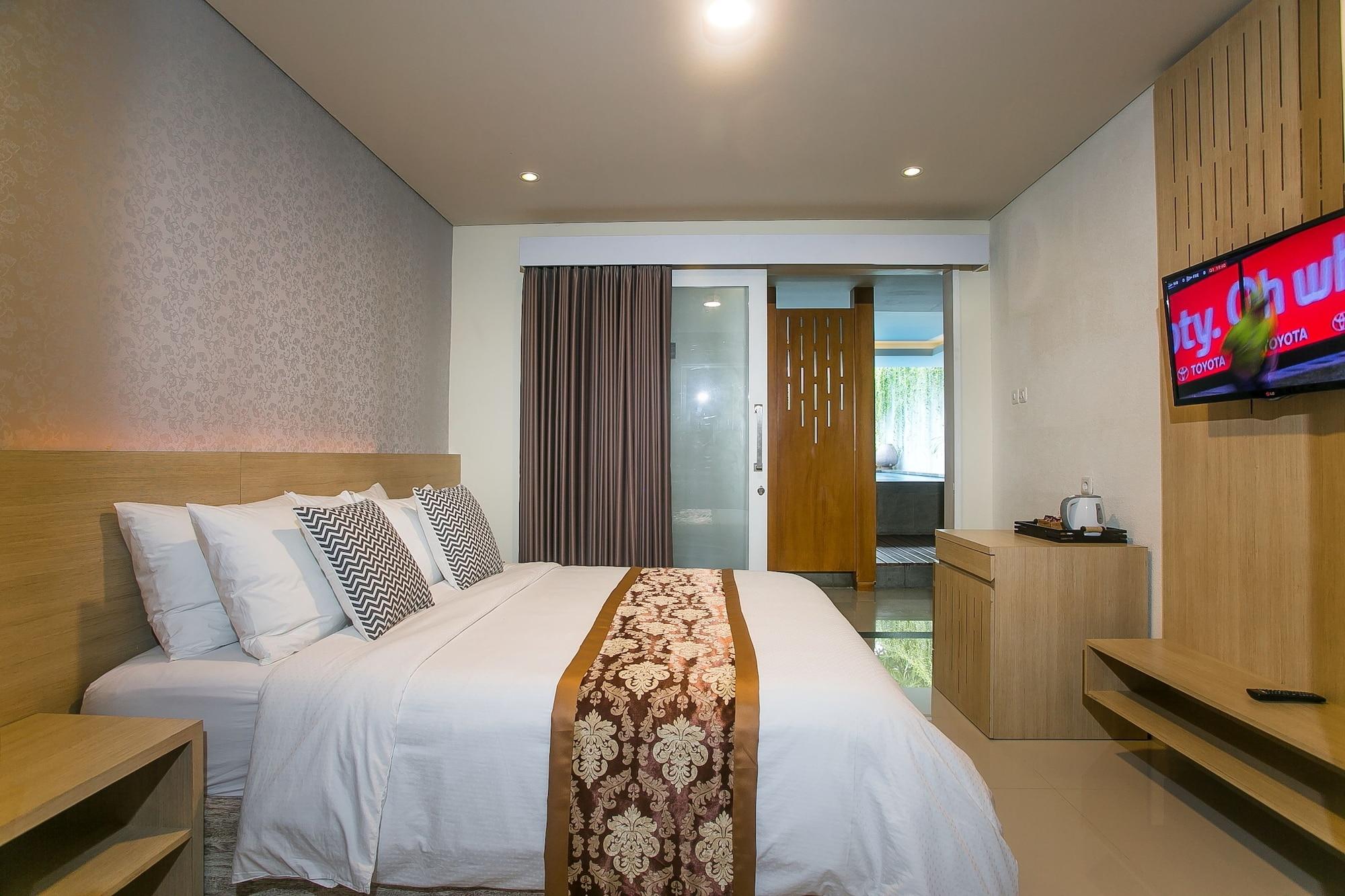 มหาลักษมี บูทิก โฮเต็ล Hotel ซานูร์ ภายนอก รูปภาพ