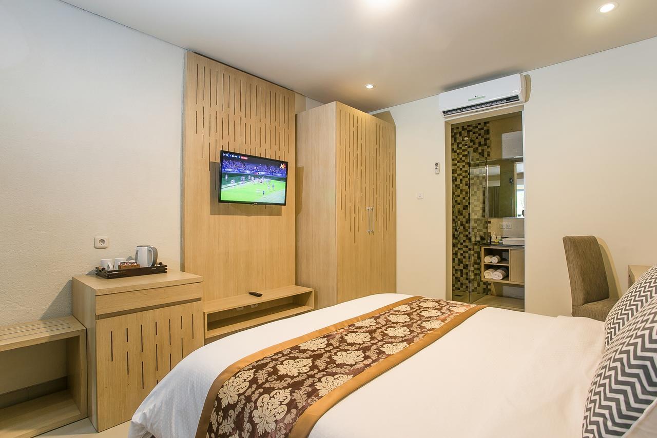 มหาลักษมี บูทิก โฮเต็ล Hotel ซานูร์ ภายนอก รูปภาพ